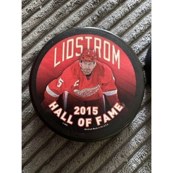 NHL Detroit Red Wings puck bundle Lidstrom 2015 hall of fame vintage lot - Picture 2 of 6